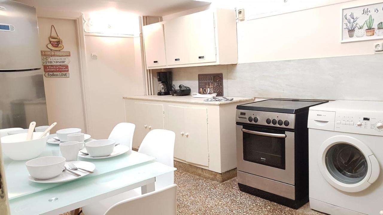 Olive Apartment- Athens Center, 4 BD, 1.5 BATH Exterior foto
