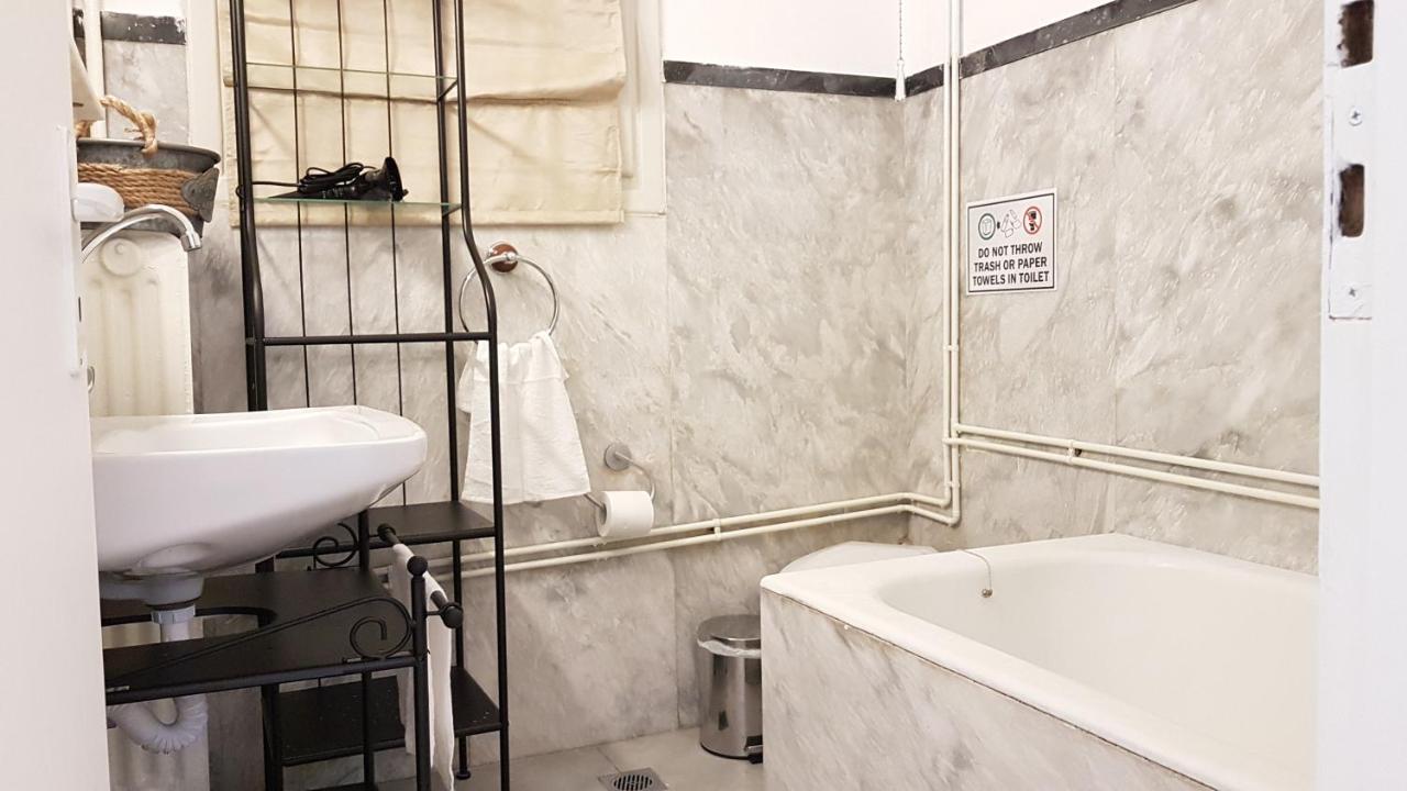 Olive Apartment- Athens Center, 4 BD, 1.5 BATH Exterior foto