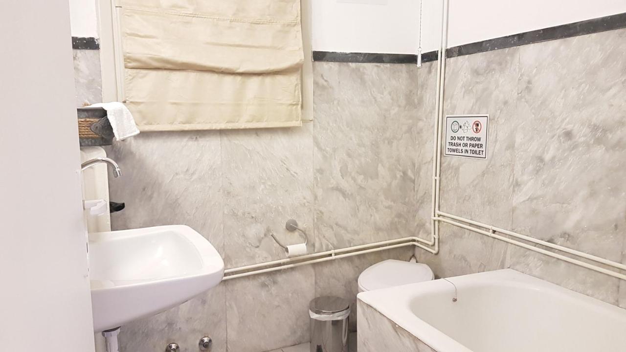 Olive Apartment- Athens Center, 4 BD, 1.5 BATH Exterior foto