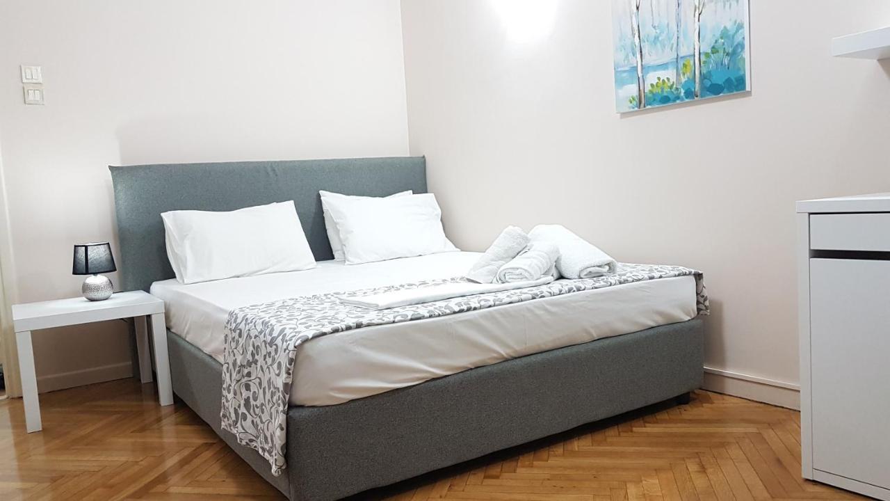 Olive Apartment- Athens Center, 4 BD, 1.5 BATH Exterior foto