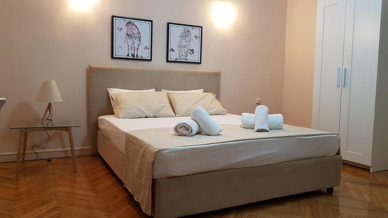 Olive Apartment- Athens Center, 4 BD, 1.5 BATH Exterior foto